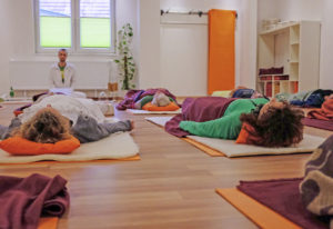 Sebastian Pfaar Tiefenentspannung Yogalehrer bei Satya Yoga in Besse